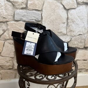 Universal Thread Black and Brown Wedges